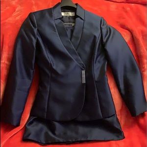 Two piece TAHARI Suit sz 4, navy